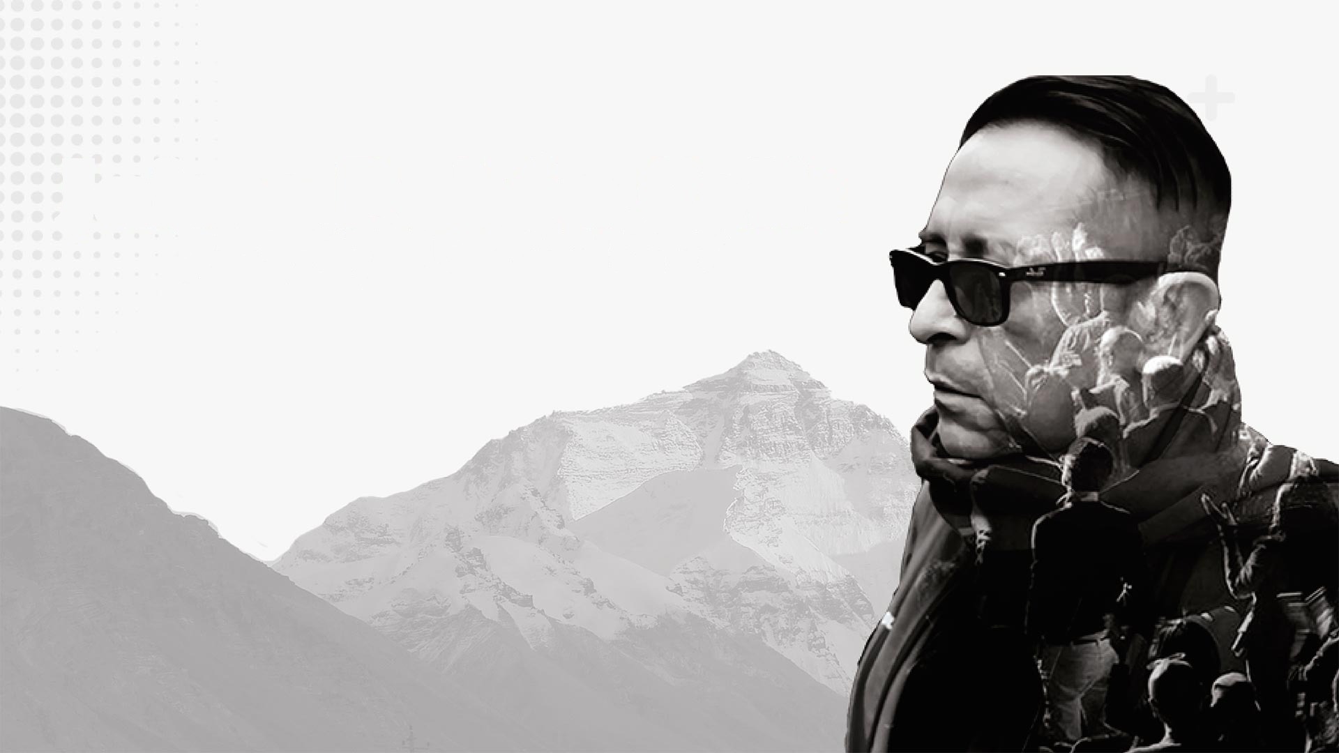 Jaime Pabón Celis de perfil, con gafas oscuras, frente a una montaña nevada